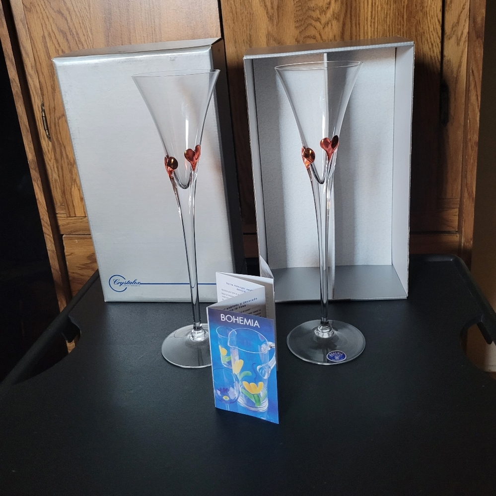BOHEMIA CRYSTAL CHAMPAGNE FLUTES RED HEART